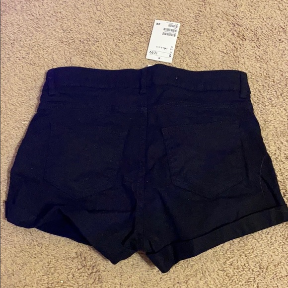 H&M Shorts - Picture 2 of 2